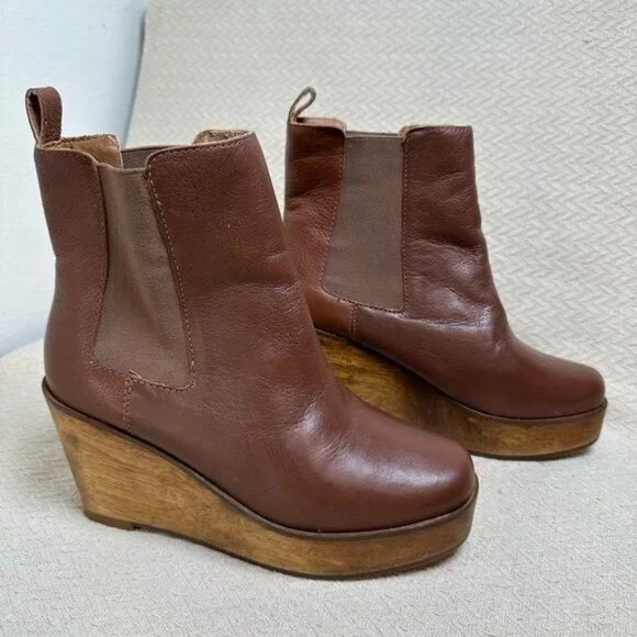 Brown Leather Heeled Boots - Picture 2 of 10